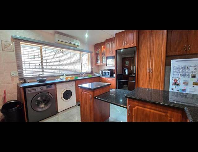 3 BEDROOM HOUSE FOR SALE IN RAISETHORPE